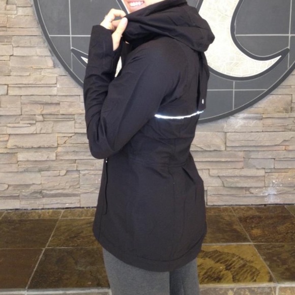 lululemon athletica Jackets & Blazers - Lululemon Run: In The Rain Jacket Black Size 2